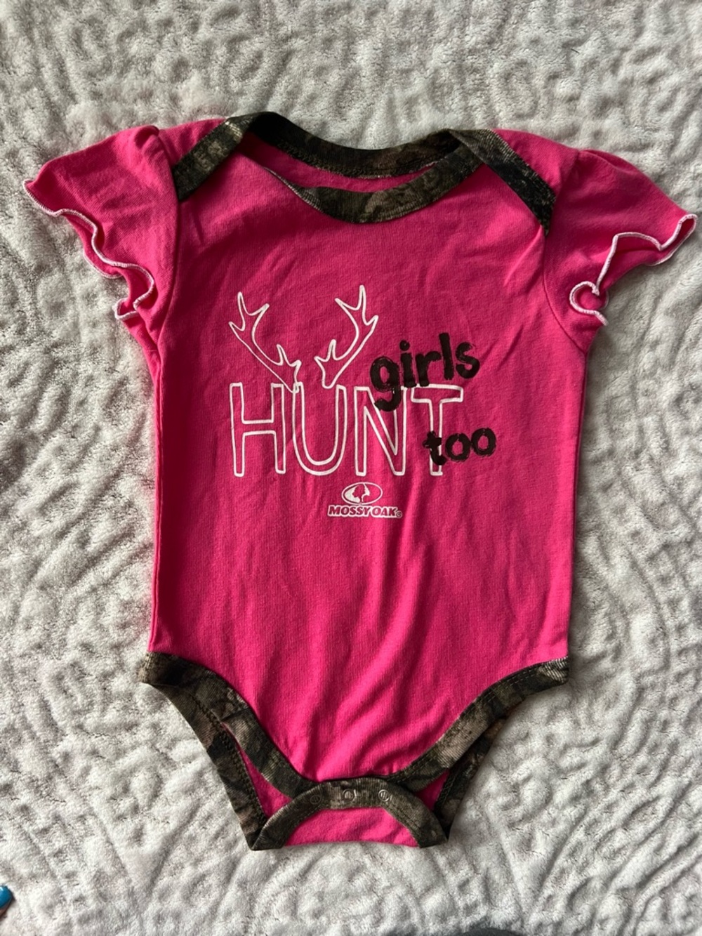 Mossy Oak Girls Hunt Too Pink & Camo Onesie | Size 3-6 Month